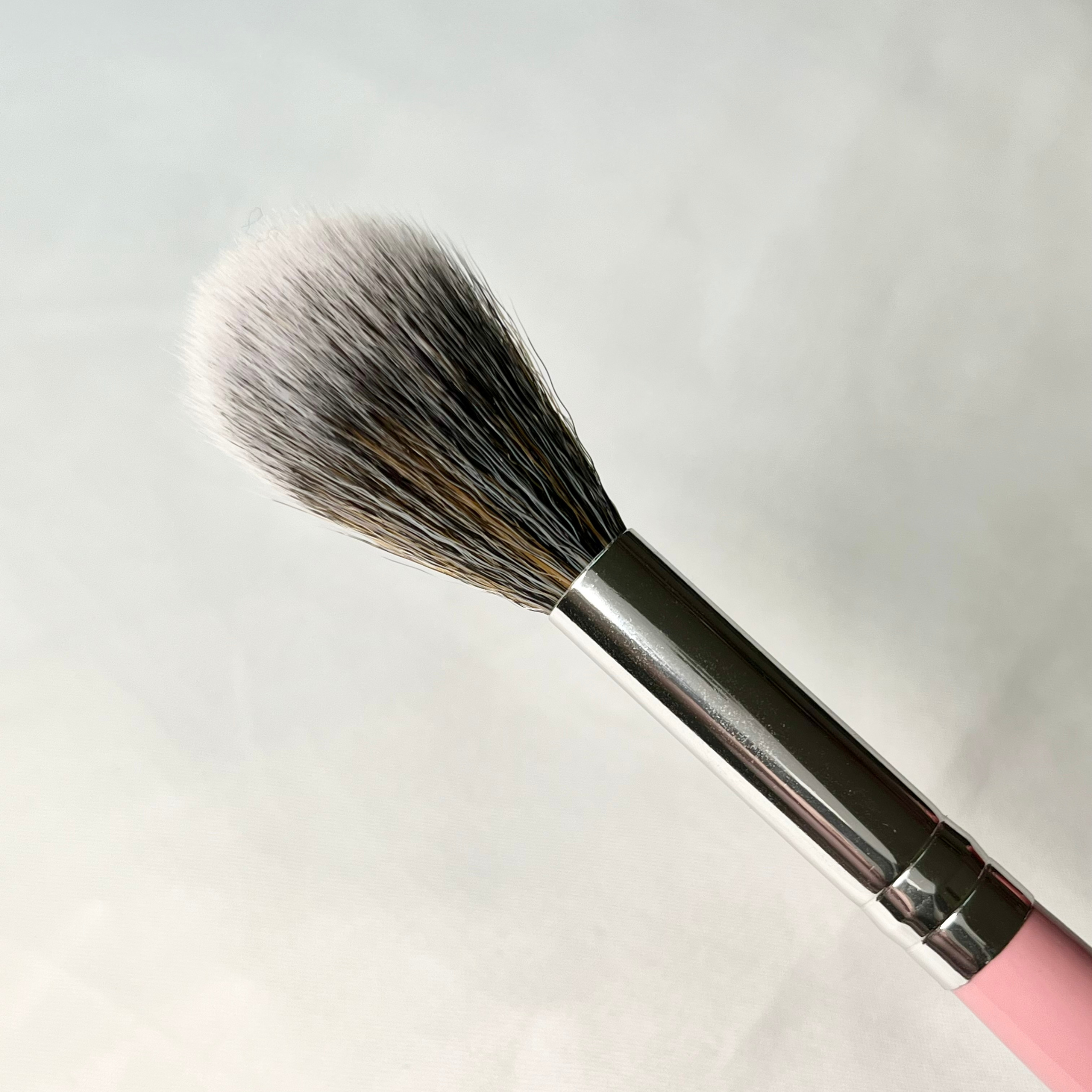 FLUFFY POINTED FACE BRUSH