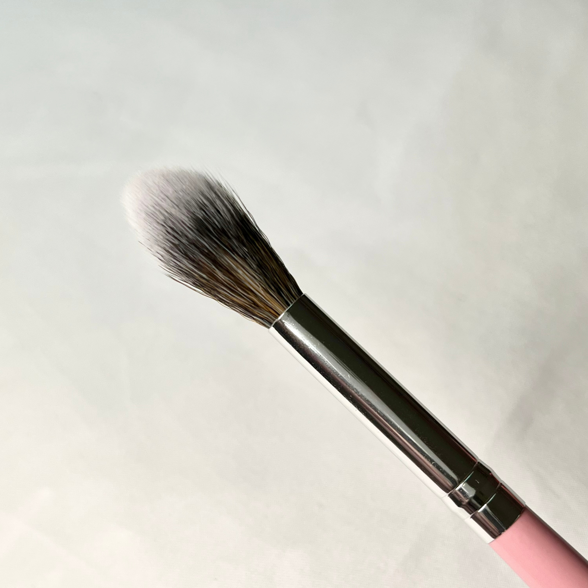 narrow fluffy face brush