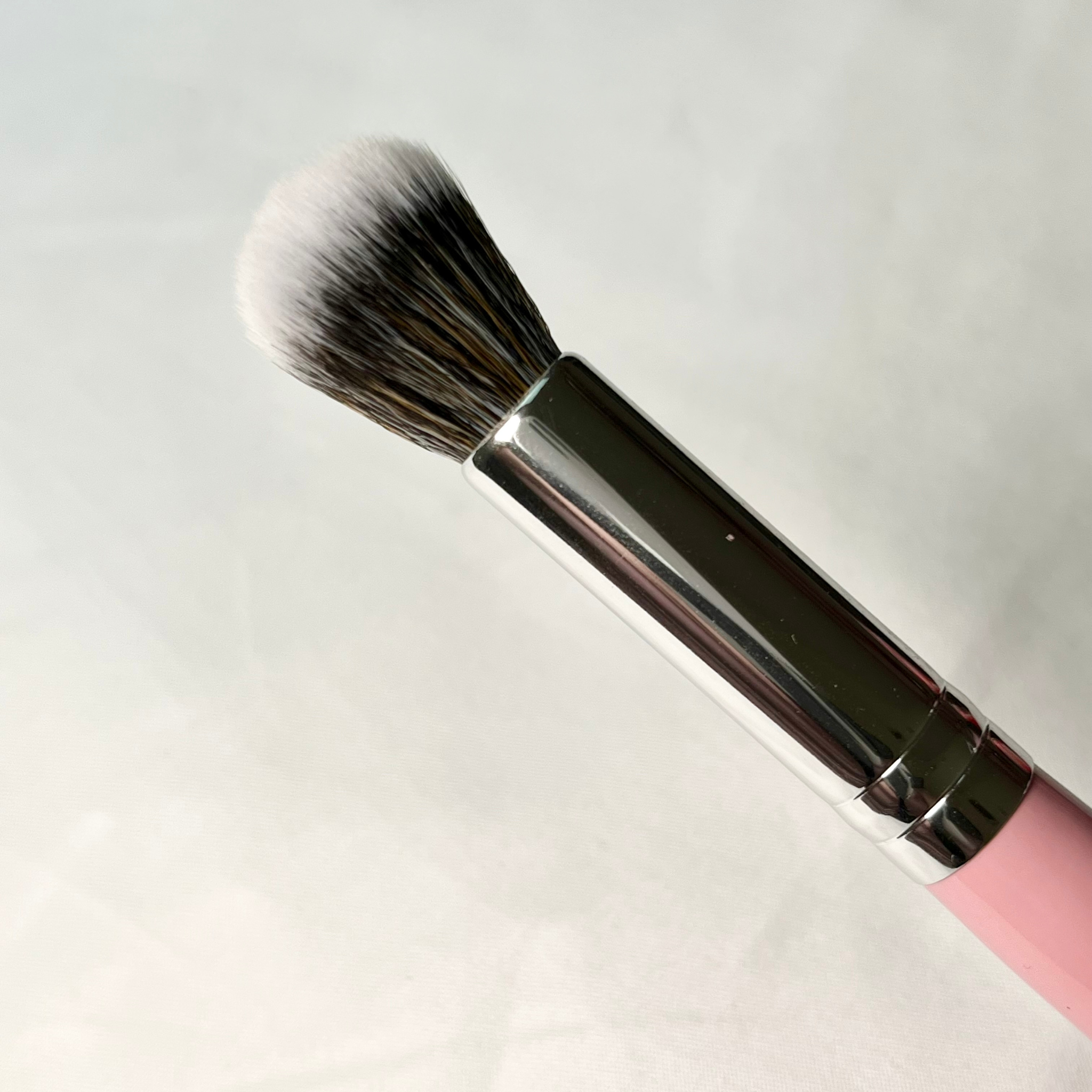  narrow fluffy face brush