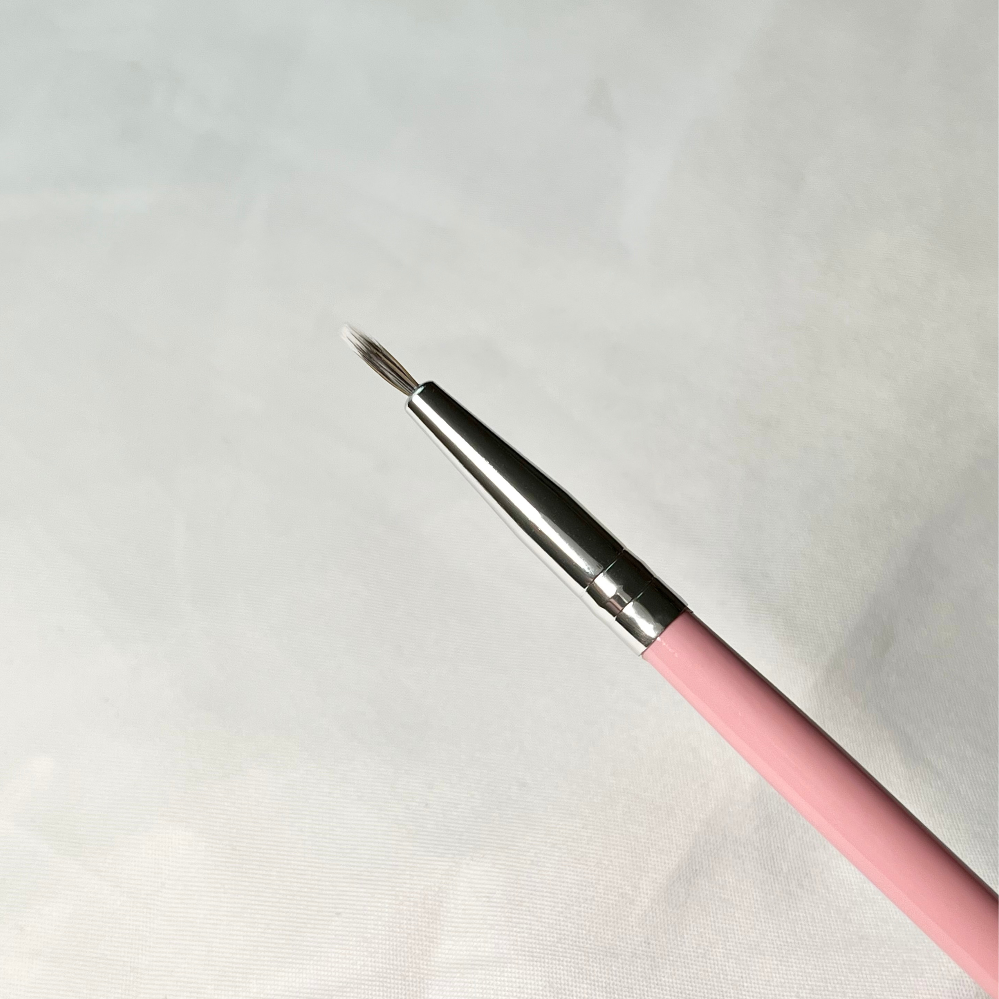 narrow brush for contouring